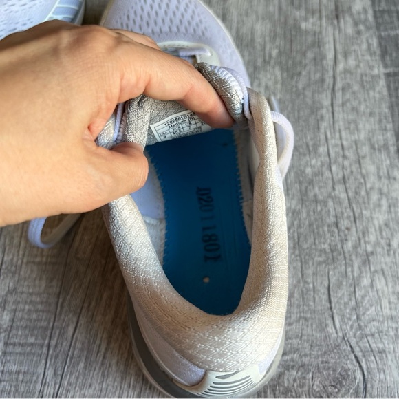 Brooks Women's Adrenaline GTS 18 Running Shoes Size 9 - Picture 14 of 16